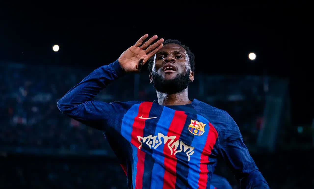 九游体育app-巴萨刷新世界纪录，库里教练激动落泪！