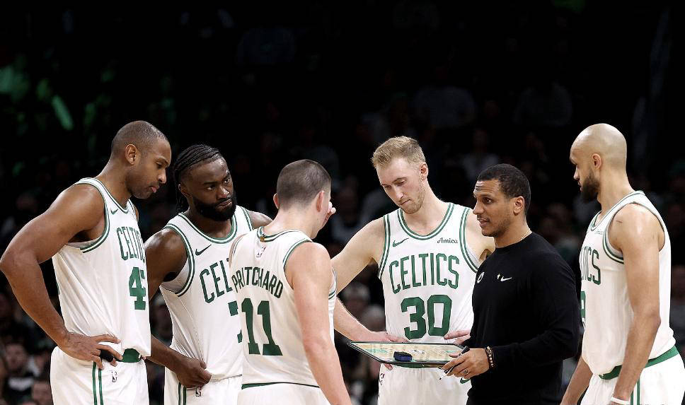 九游体育app-F1车队在比赛中受伤退赛，凯尔特人主帅表示担忧